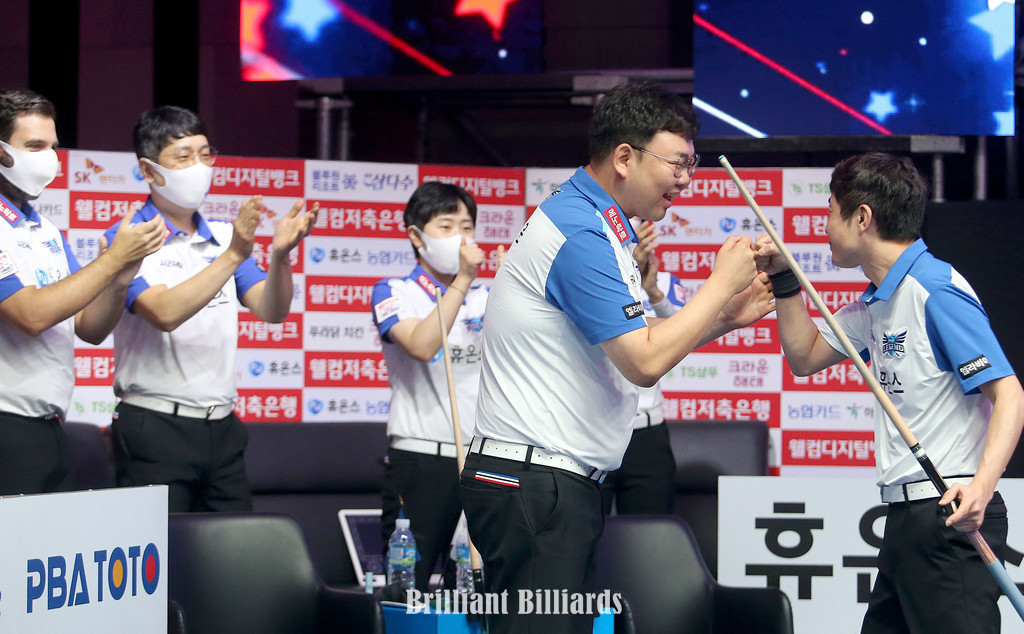 AC9J0549 휴온스 환호 고상운 김봉철.jpg