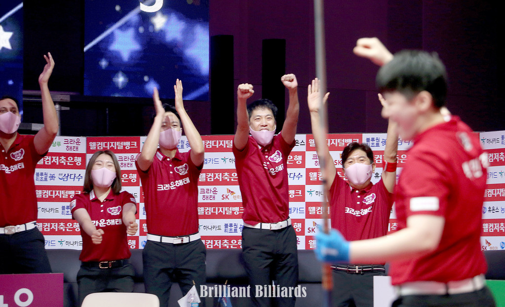 AC9J5096 크라운 환호 승리 백민주 환호.jpg