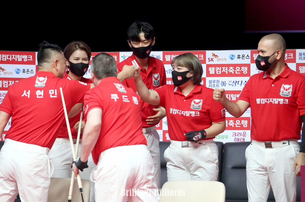 웰컴저축은행 환호.jpg