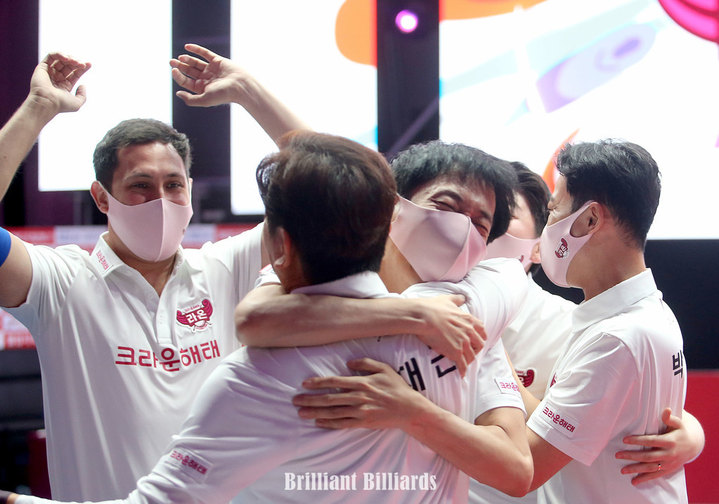 AC9J8079  해태 K 환호 승리.jpg