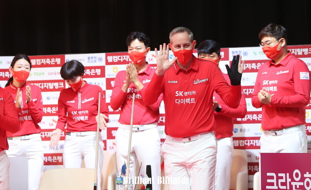 에디 레펜스 p613602646081_123_thum.jpg