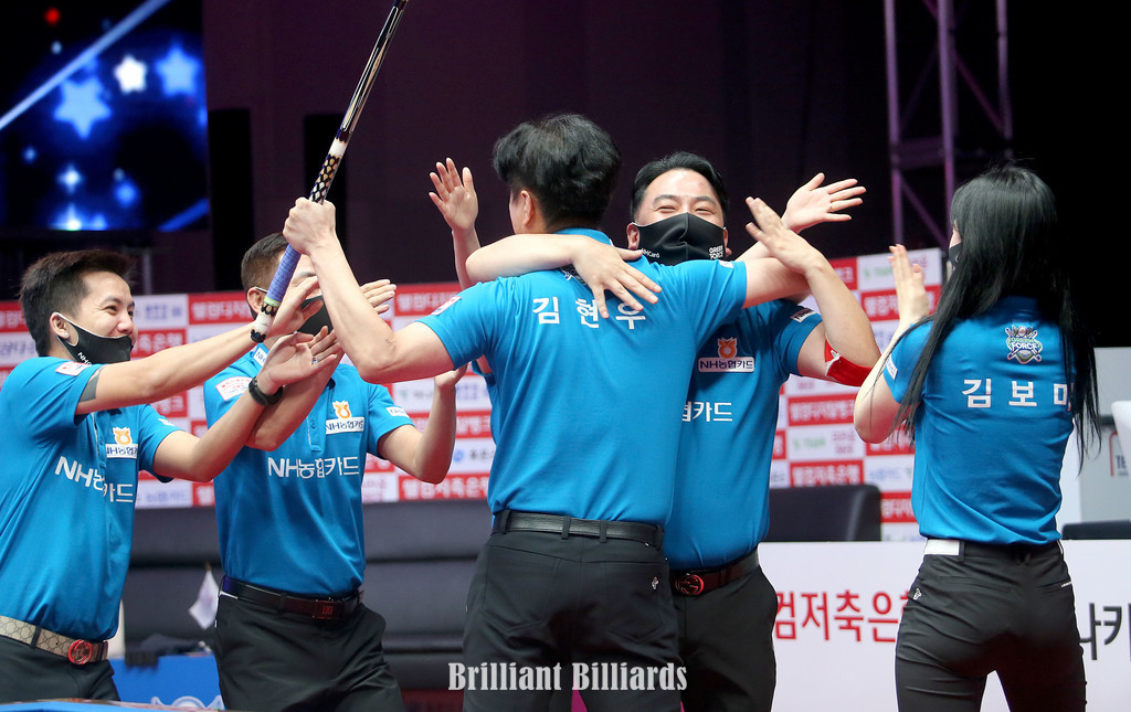 AC9J7201 NH 환호 승리.jpg