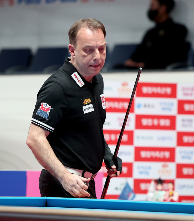 웰컴저축은행 챔피언십 PBA 8강 / 3연속 우승 도전하는 ‘전설’ 산체스, ‘무실세트’ 우승까지 달성할 수 있을까