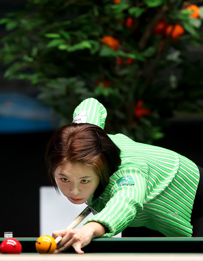 ‘당구 여제’ 김가영(하나카드)이 월드챔피언십 조별리그 첫 경기에서 승리